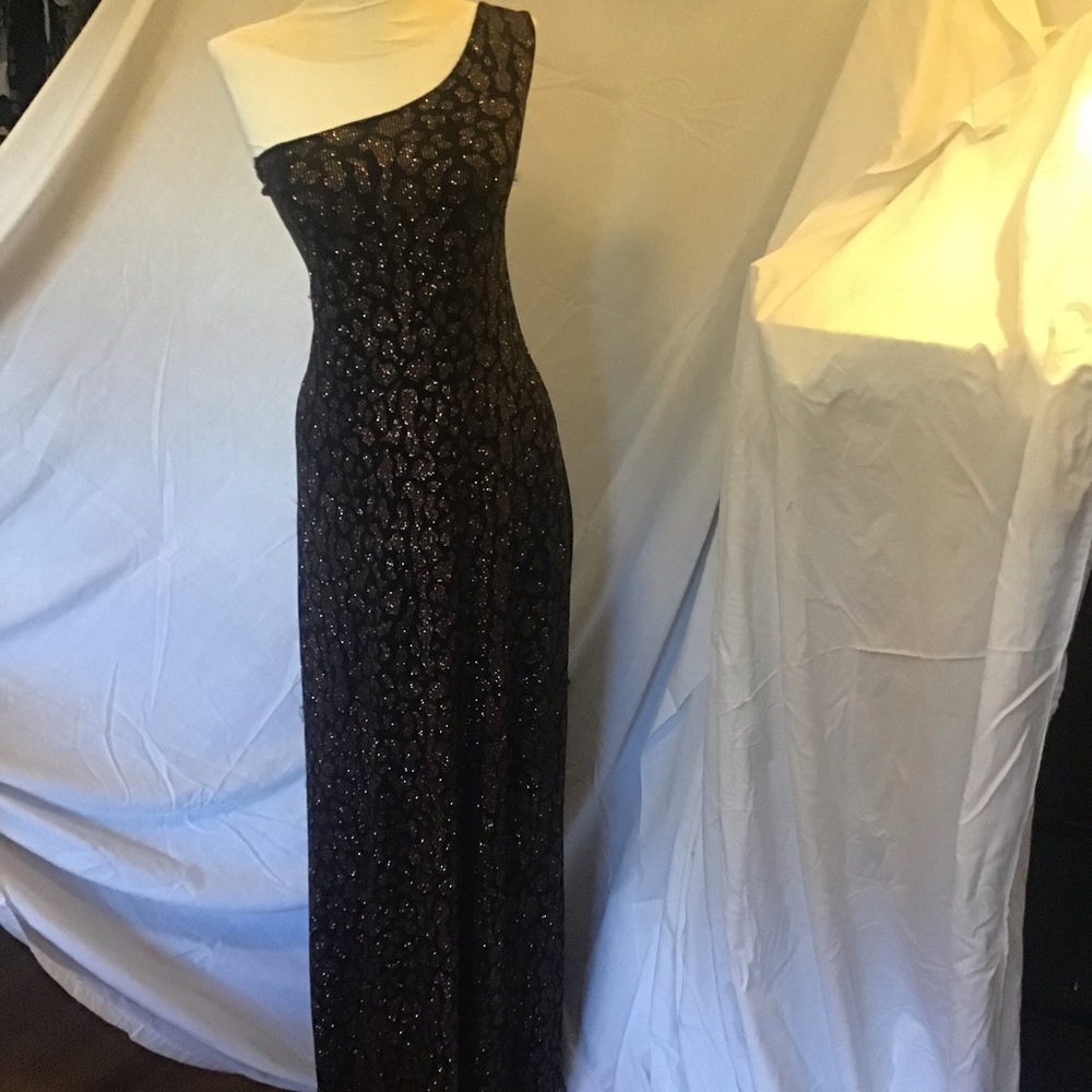 🐅 Slinky, sexy, one shoulder party dress !🎉